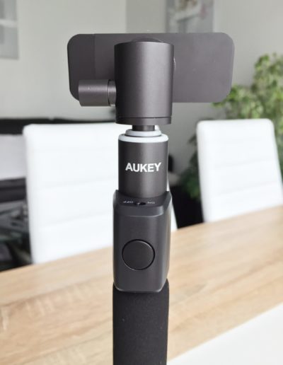 image Test de la perche à selfie Bluetooth avec trépied et télécommande d’Aukey 4