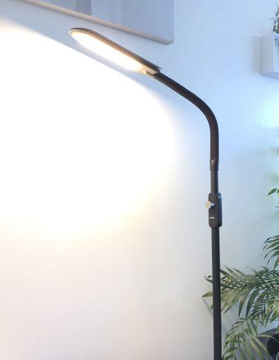 image test de la lampe sur pied à LED Aukey avec 3 modes d’éclairage 8