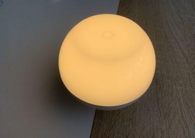 image Test de la lampe de chevet Aukey (RVB), rechargeable et étanche 7