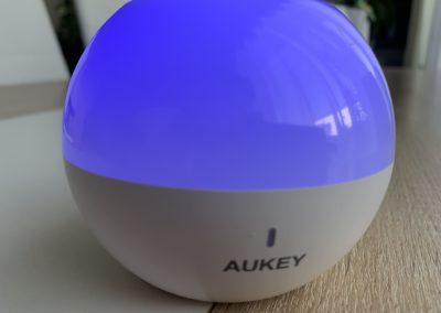 image Test de la lampe de chevet Aukey (RVB), rechargeable et étanche 16